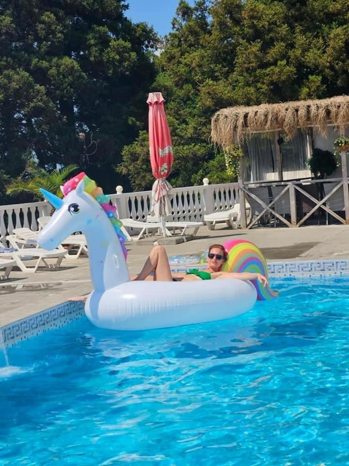 White House Chakvi Otel Dış mekan fotoğraf